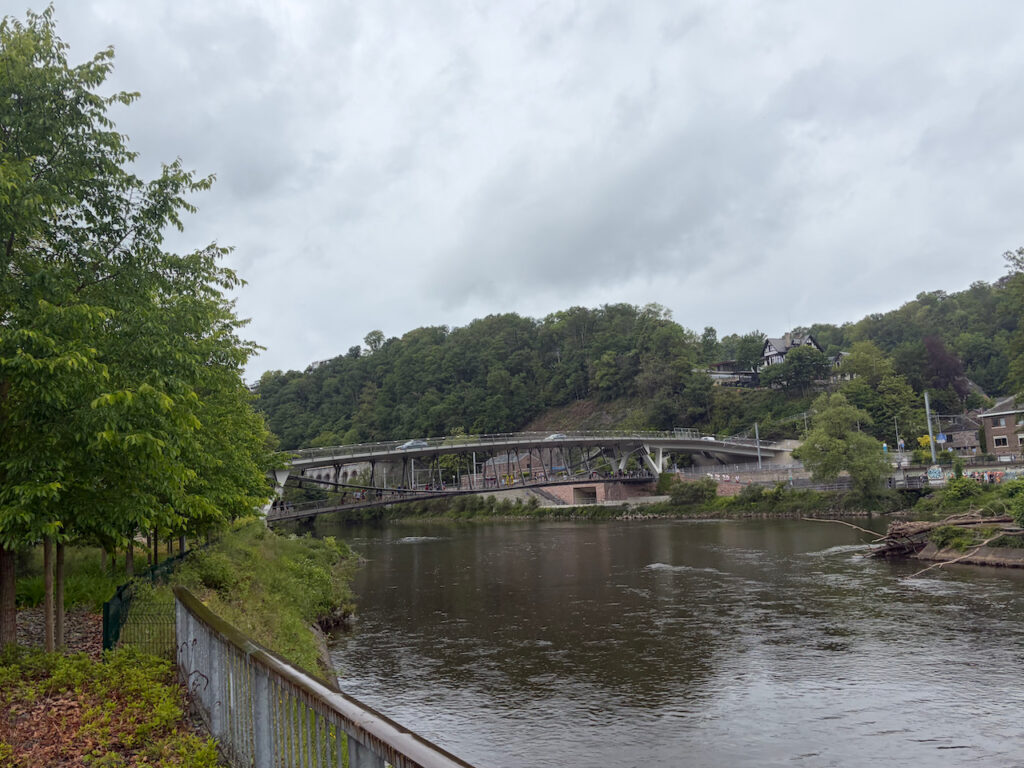 Futuristische Brücke in Tilff